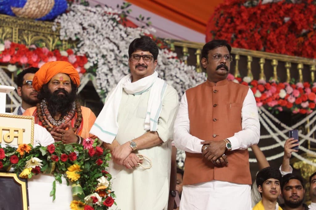 हनुमंत कथा — संतों और गणमान्य व्यक्तियों के साथ सभा